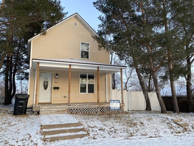 Primary Photo - 642 2nd Ave NW