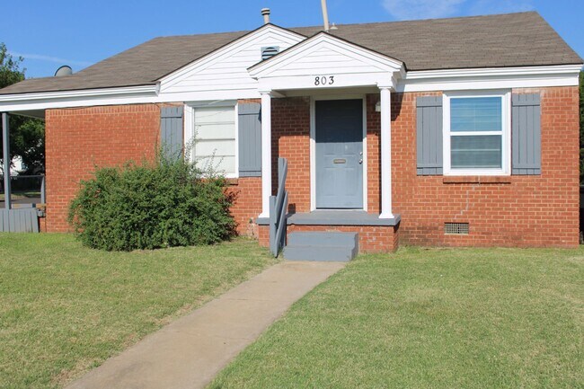 Building Photo - CLOSE TO TINKER! *PROMO FIRST FULL MONTH FREE!