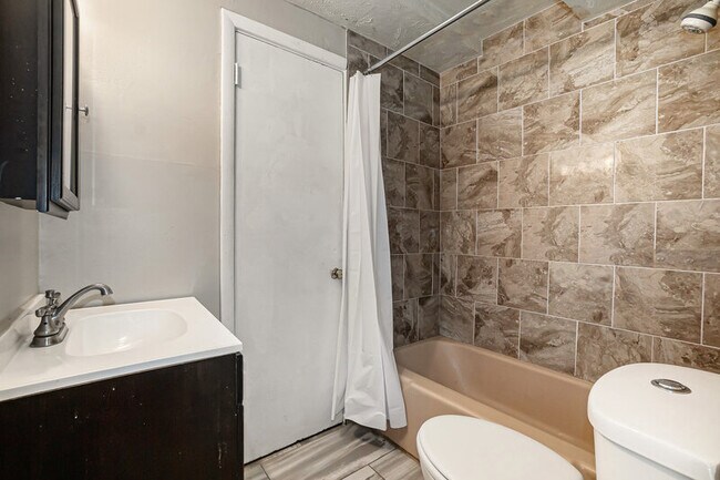 Building Photo - 3512 Dodge St