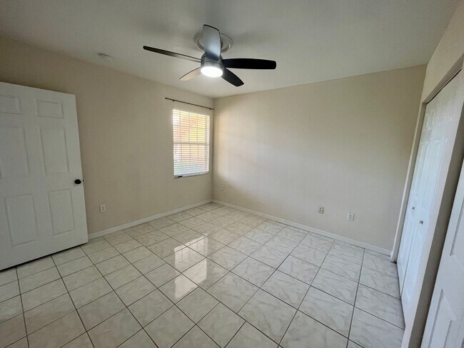Building Photo - 2/2 with beautiful water view becoming available July 1st for an annual lease