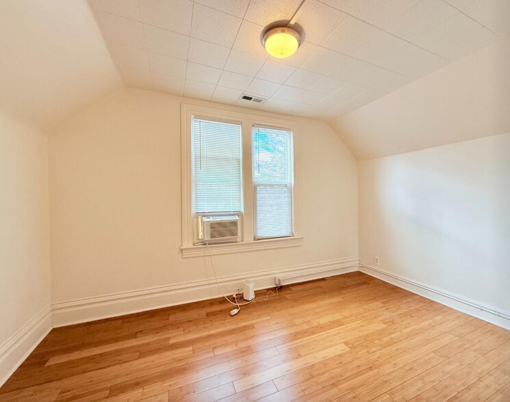 Building Photo - 1375 S 1000 E