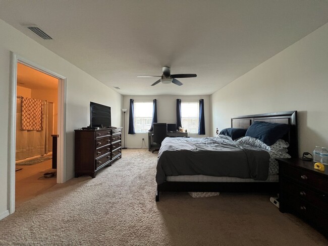 Building Photo - Almost new 5-bedroom, 3-bath home ready to...