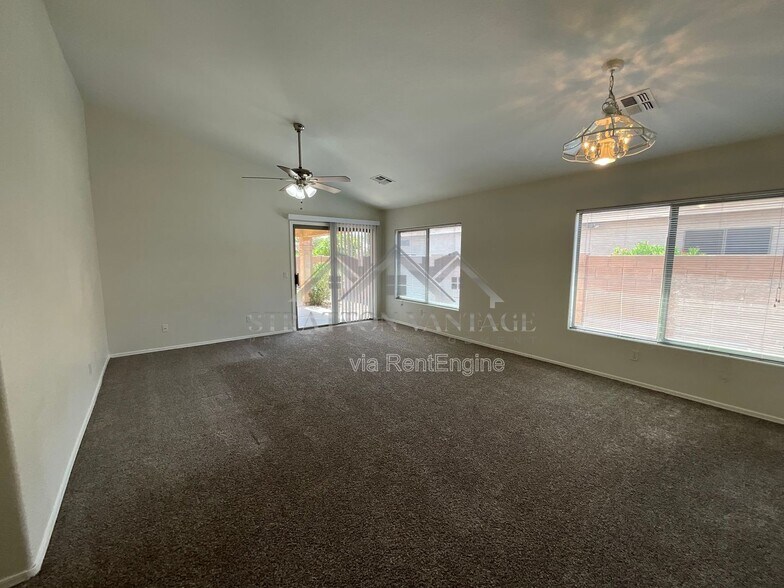 Building Photo - 3521 E Juanita Ave