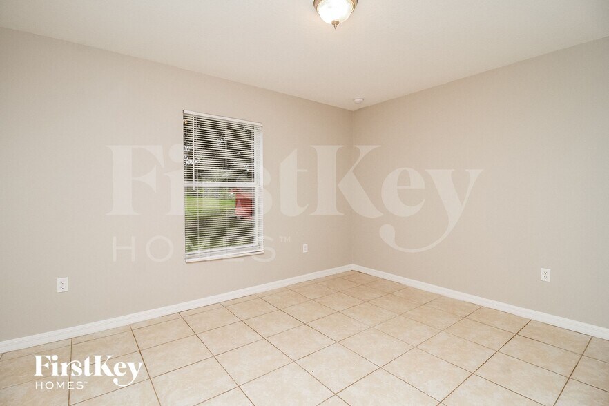 Building Photo - 421 Dove Dr