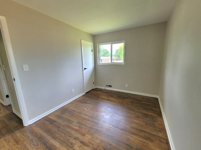 Building Photo - 3952 Marie Dr