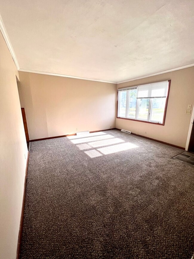 Building Photo - Beautiful 3 bed South Omaha/Hanscom Park Home COMING SOON!