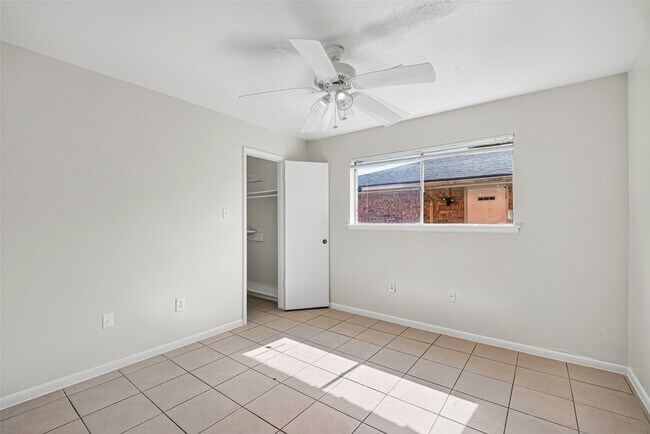 Building Photo - 5010 Shilo Dr