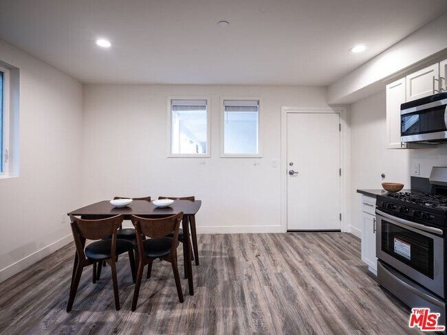 Building Photo - 1147 W 37th St