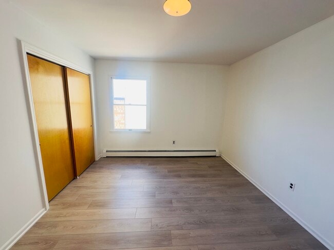 Building Photo - 173 W 21st St