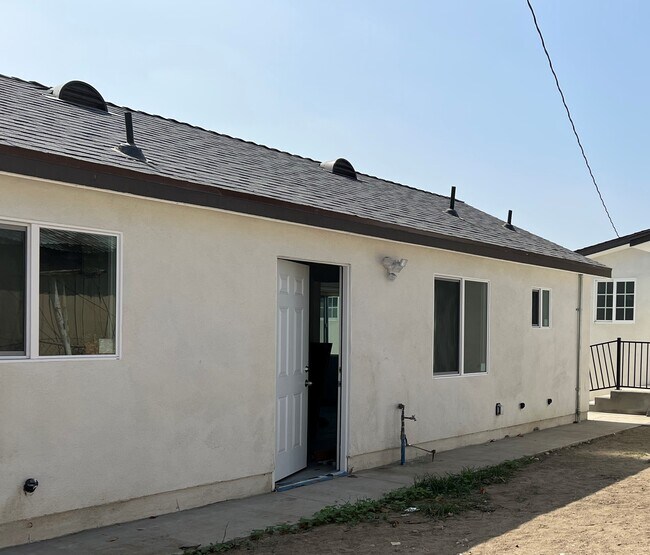 Building Photo - 8136 Walnut Dr