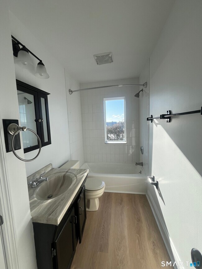 Building Photo - 31 Stuart Ave