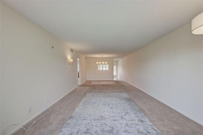 Building Photo - 4402 Martinique Ct