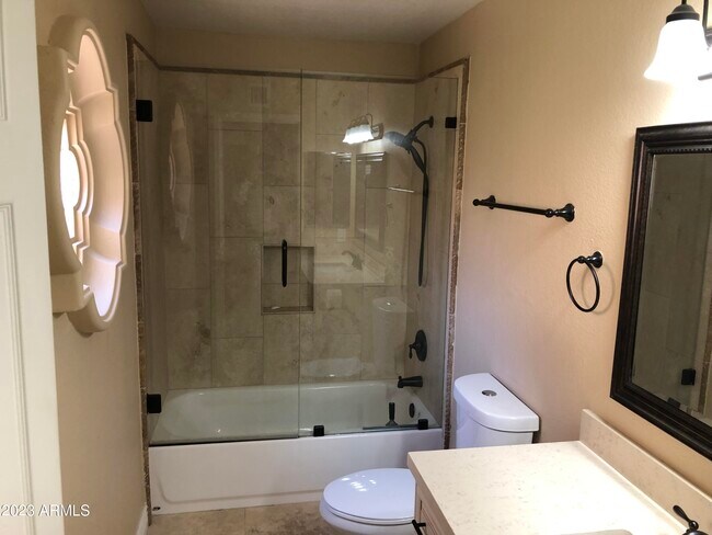 Building Photo - 6527 N 13th Dr