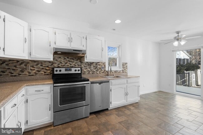 Building Photo - 2636 East Side Dr