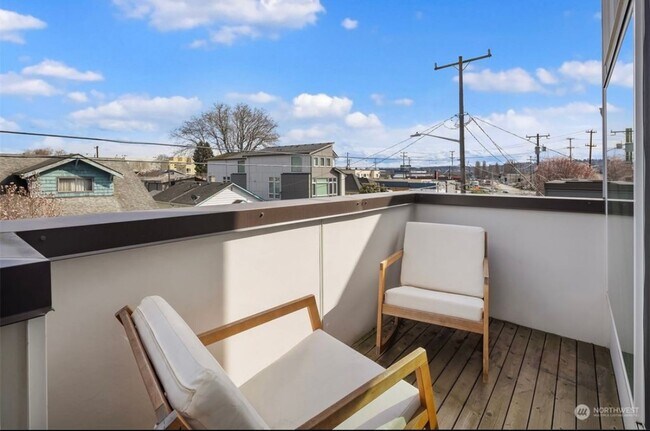 Building Photo - Welcome Home 3 bd 2.5 ba - Georgetown Town...