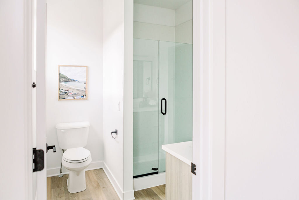 Bathroom similar to this in the actual unit. - 920 12th St