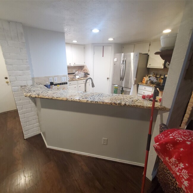 Building Photo - 726 Country Pl Dr