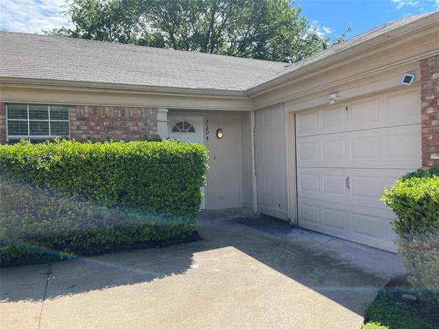 Building Photo - 7204 Shadow Bend Dr