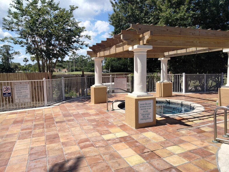 Building Photo - 520 Florida Club Blvd