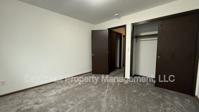 Building Photo - 3024-9 1/2 9 1/2 St N