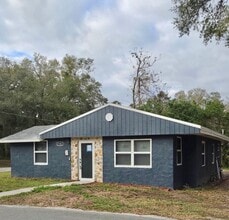 Building Photo - Super Cute 3/1 Walking Distance to High School and Downtown!