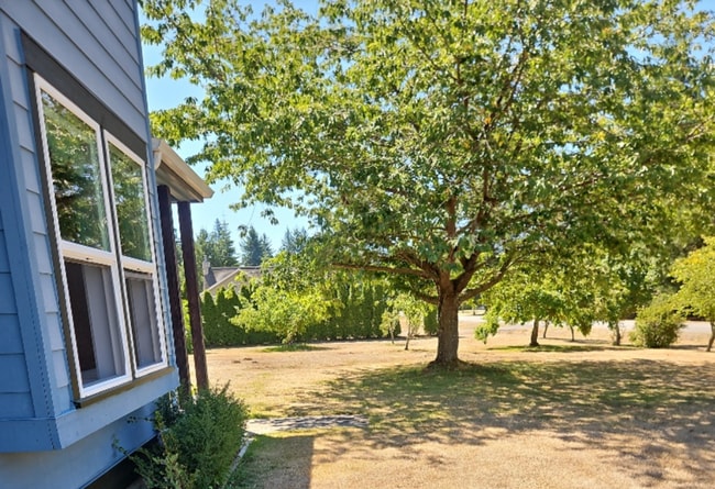 Building Photo - Spacious Two Story, 4 Bedroom, 4 Bathroom ...