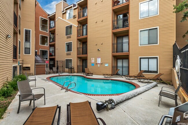 Building Photo - Prospector