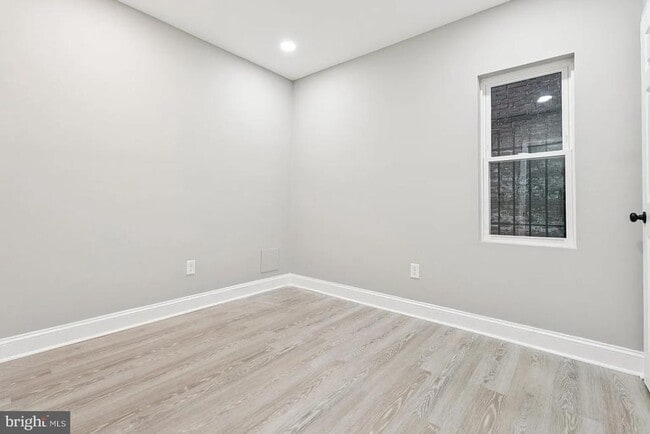 Building Photo - 916 N Arlington Ave