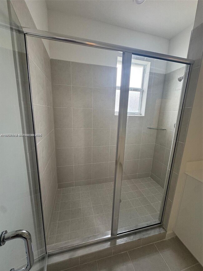 Building Photo - 2771 SE 25th Ave