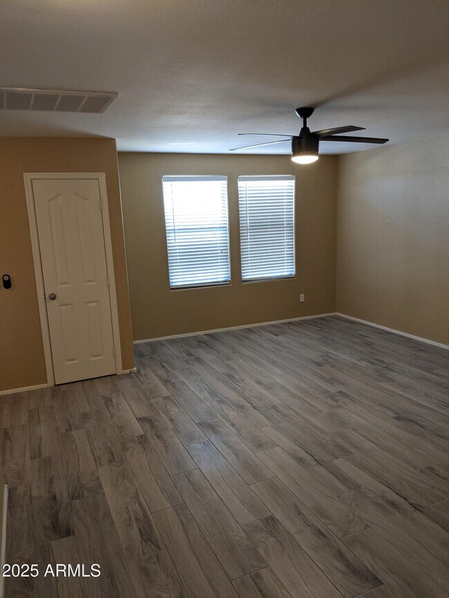 Building Photo - 12039 W Louise Ct