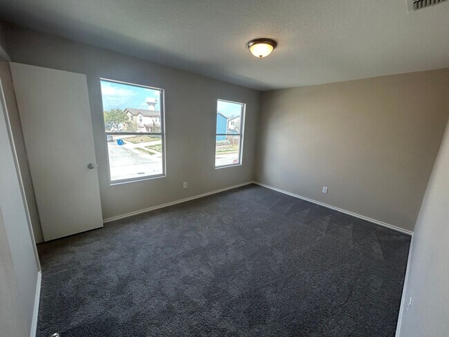 Building Photo - **MOVE IN SPECIAL** COMING SOON* Desirable Location In Cibolo! Spacious Home with Loft & Fenced B...