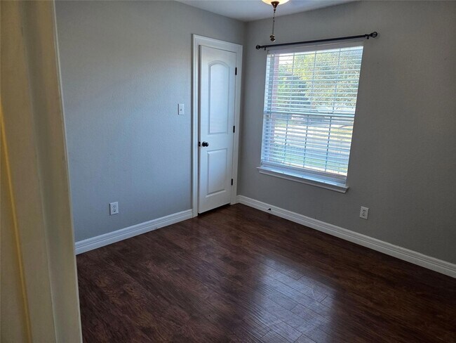 Building Photo - 208 Rock Hound Ln