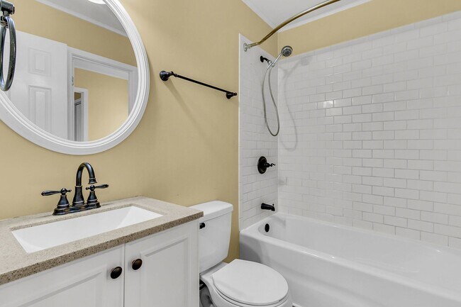 Building Photo - Pond View 3 Bedroom, 2 Bath Home in Ashley...