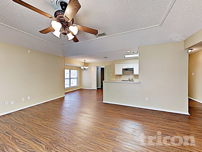 Building Photo - 773 Parkview Dr