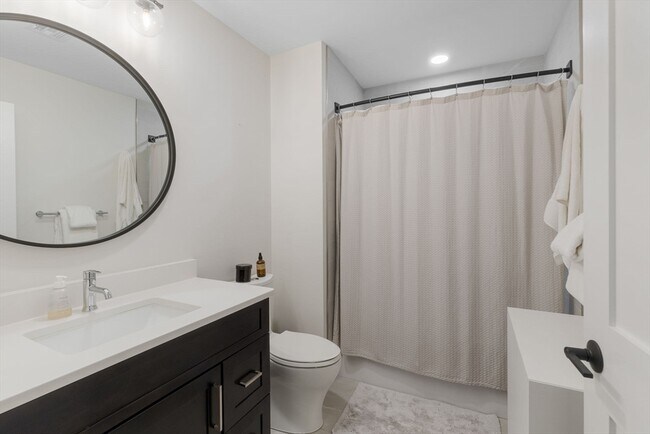 Building Photo - 202 Maverick St