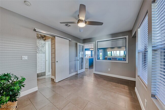 Building Photo - 969 Marigold Ct