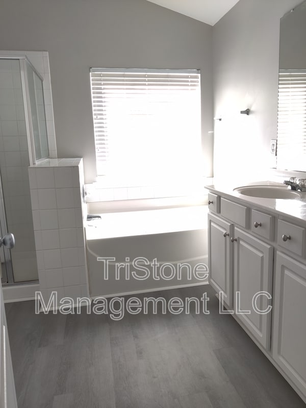 Building Photo - 2536 Carmathen Rd