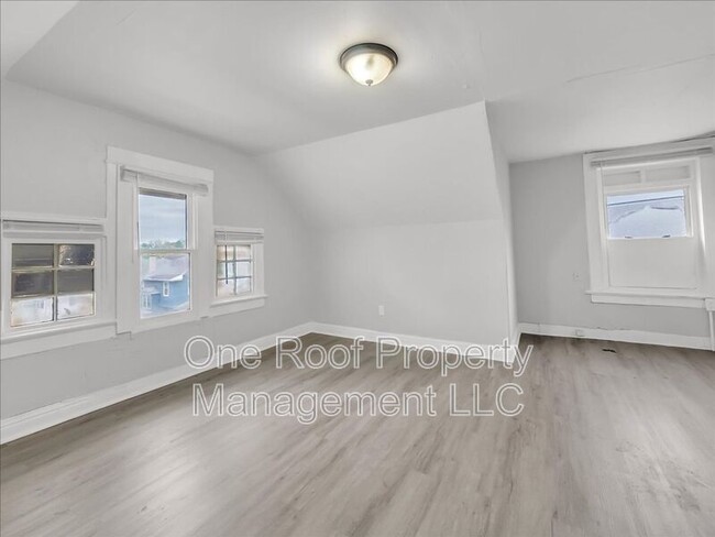 Building Photo - 324 N Hardesty