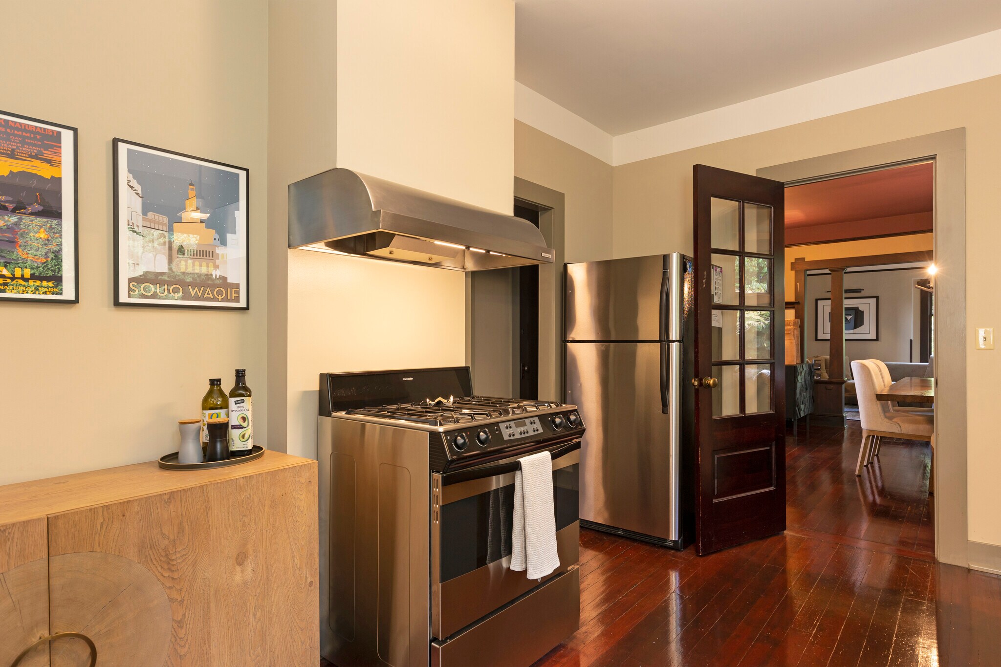 Kitchen - 911 W Howe St