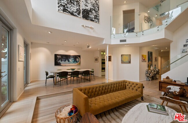 Building Photo - 131 Mast Mall