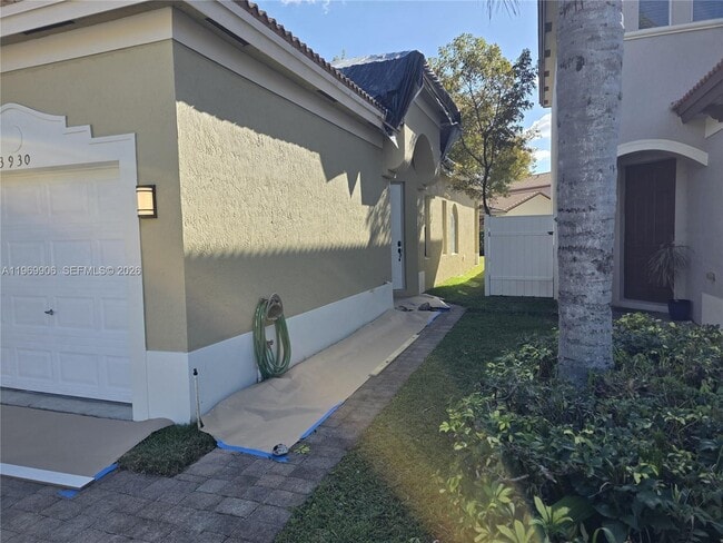 Building Photo - 3930 NE 12th Dr