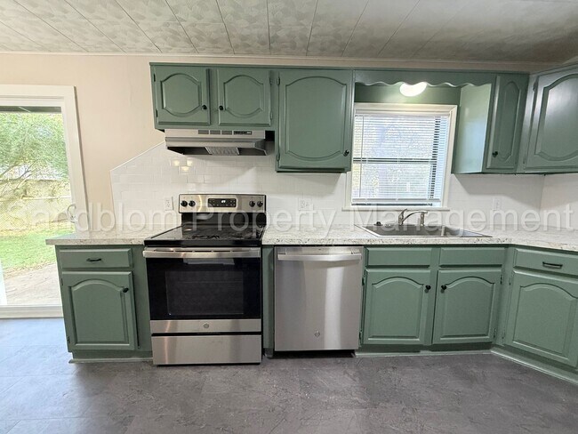 Building Photo - For Lease | Tulsa | Available Now!