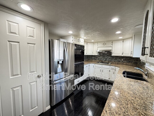 Building Photo - 3408 S Huntington Dr