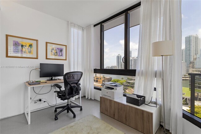 Building Photo - 520 Brickell Key Dr