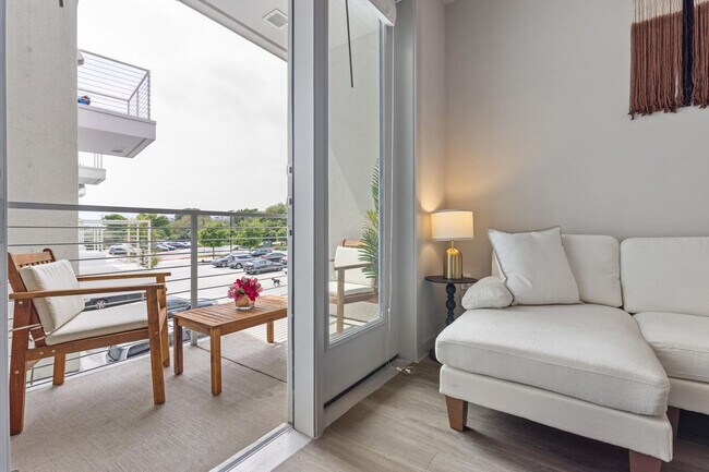 Building Photo - 5820 1/2 Cameron Rd