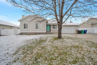 Building Photo - 5763 Ophelia Ln