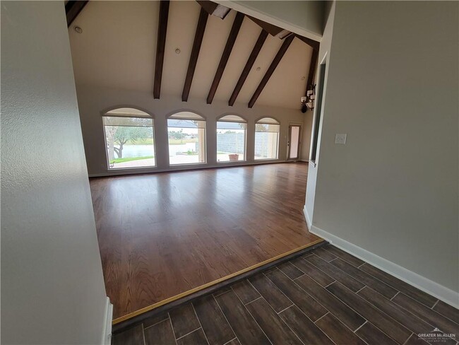 Building Photo - 210 Rio Grande Dr