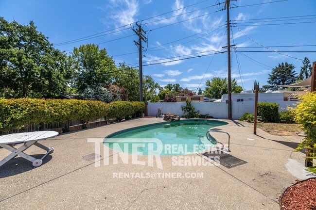 Building Photo - 8968 Talisman Dr