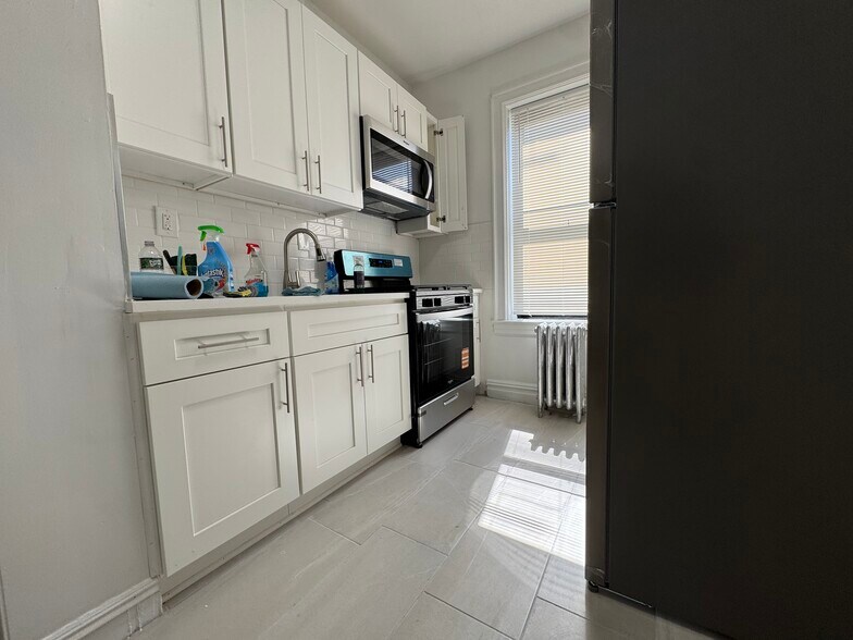 164 Sterling Ave 27 - 165 Sterling Ave