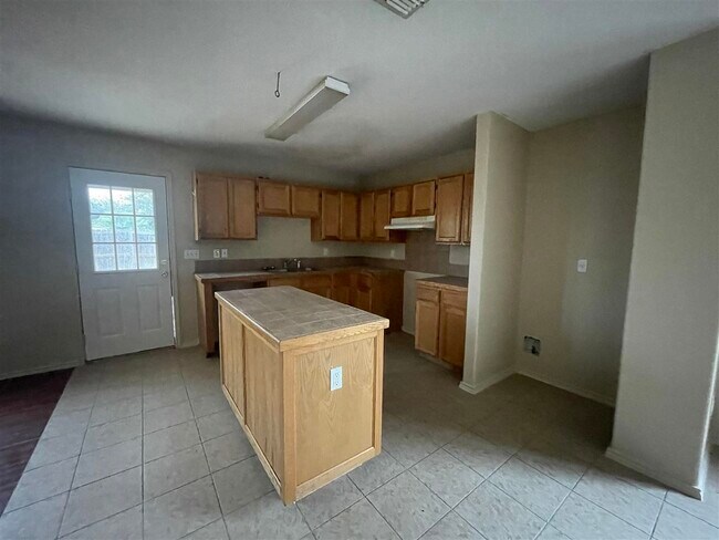 Building Photo - 519 Gandara Dr